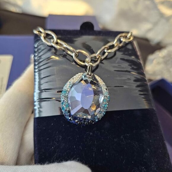 Swarovski Hyacinth Necklace - Picture 2 of 4